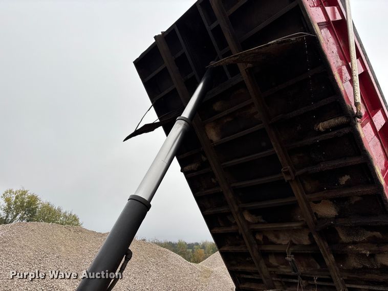 image for item EJ7684 1997 Chevrolet C7500 dump truck