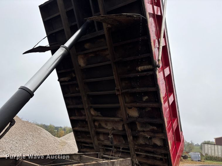 image for item EJ7684 1997 Chevrolet C7500 dump truck