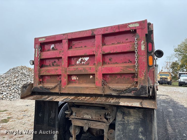 image for item EJ7684 1997 Chevrolet C7500 dump truck