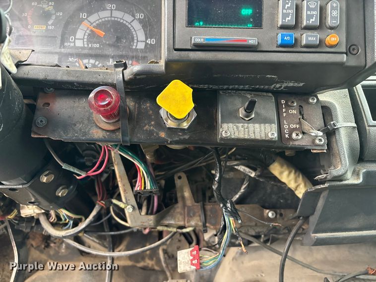 image for item EJ7684 1997 Chevrolet C7500 dump truck