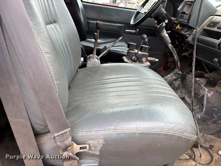 image for item EJ7684 1997 Chevrolet C7500 dump truck