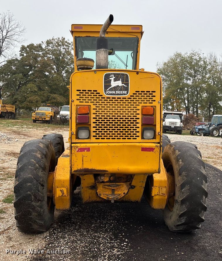 image for item EJ7685 1991 John Deere 670B motor grader