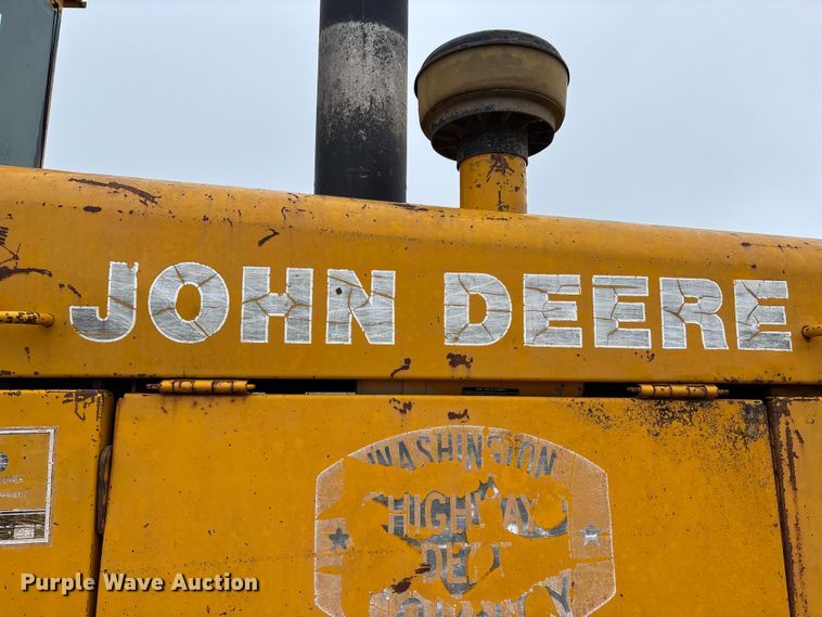 image for item EJ7685 1991 John Deere 670B motor grader