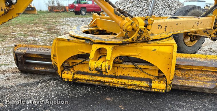 image for item EJ7685 1991 John Deere 670B motor grader