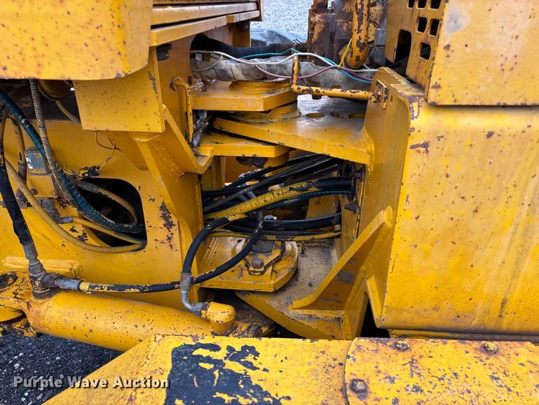 image for item EJ7685 1991 John Deere 670B motor grader