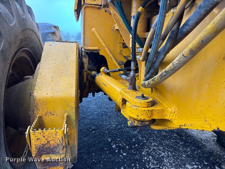 image for item EJ7685 1991 John Deere 670B motor grader