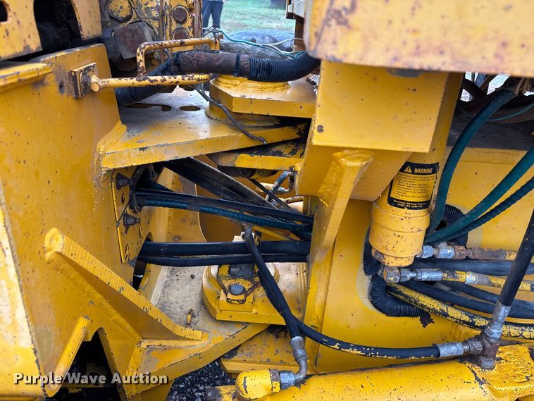 image for item EJ7685 1991 John Deere 670B motor grader