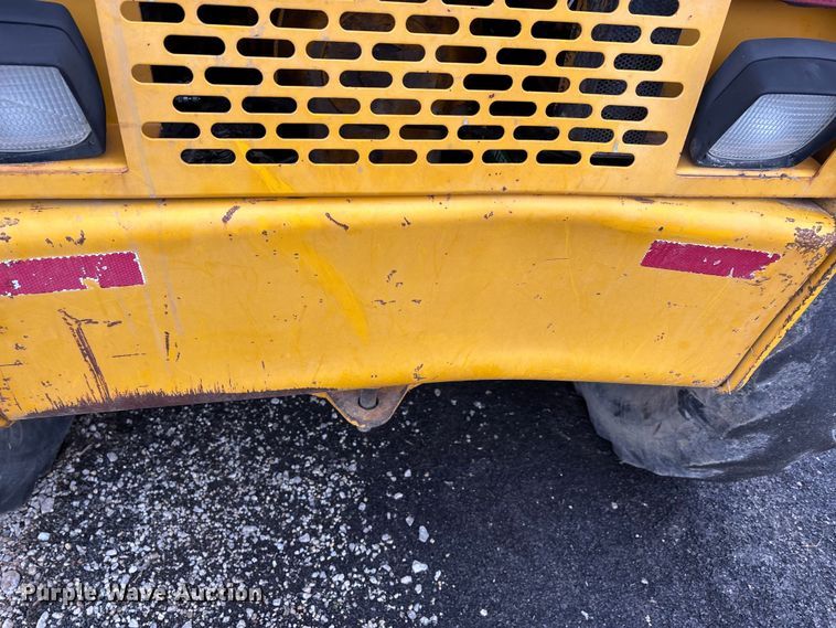 image for item EJ7685 1991 John Deere 670B motor grader