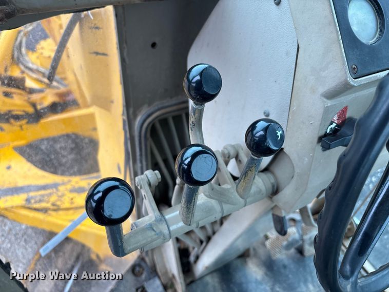 image for item EJ7685 1991 John Deere 670B motor grader