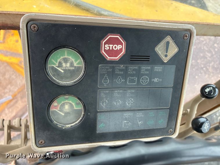 image for item EJ7685 1991 John Deere 670B motor grader