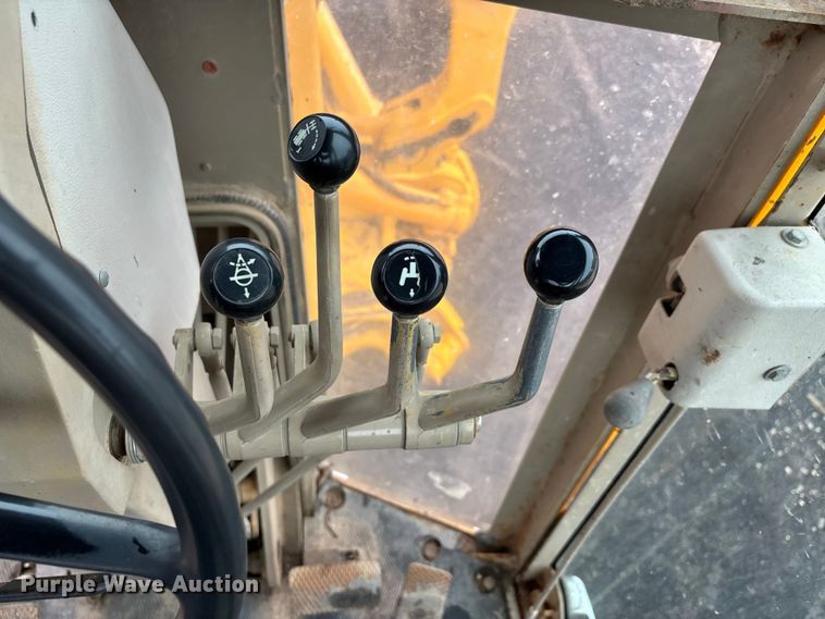 image for item EJ7685 1991 John Deere 670B motor grader