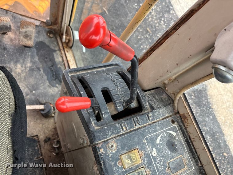 image for item EJ7685 1991 John Deere 670B motor grader