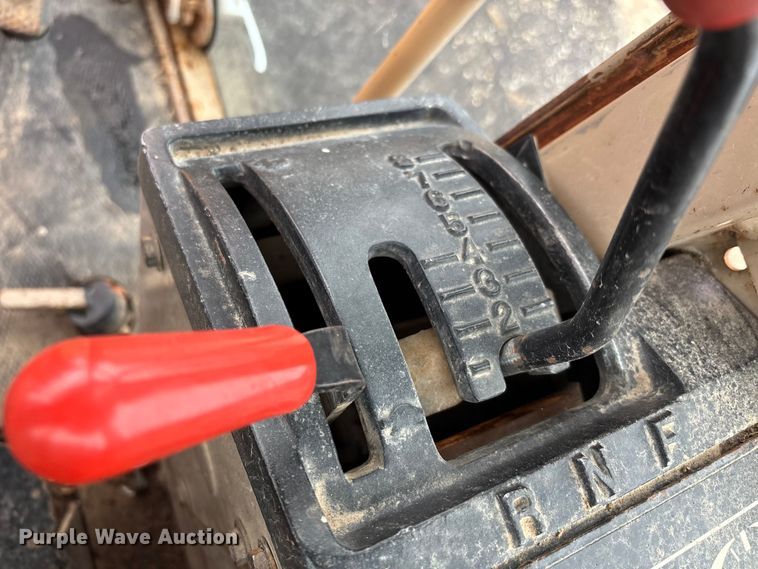 image for item EJ7685 1991 John Deere 670B motor grader