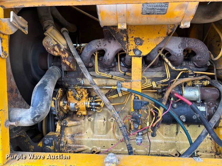 image for item EJ7685 1991 John Deere 670B motor grader