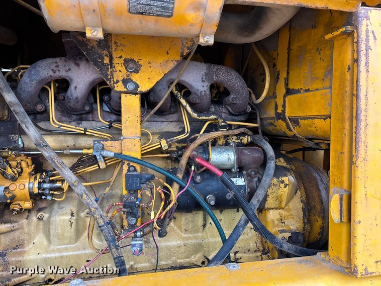 image for item EJ7685 1991 John Deere 670B motor grader