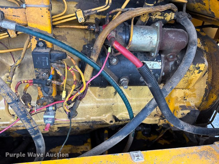 image for item EJ7685 1991 John Deere 670B motor grader