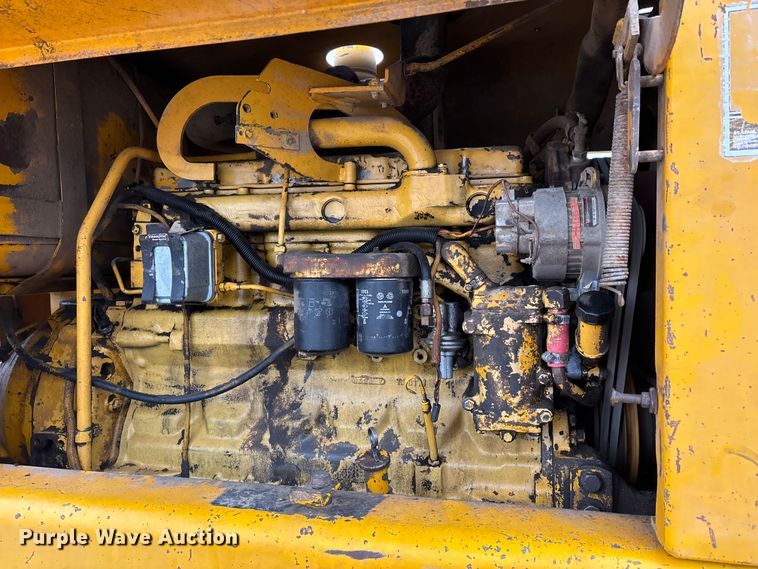 image for item EJ7685 1991 John Deere 670B motor grader