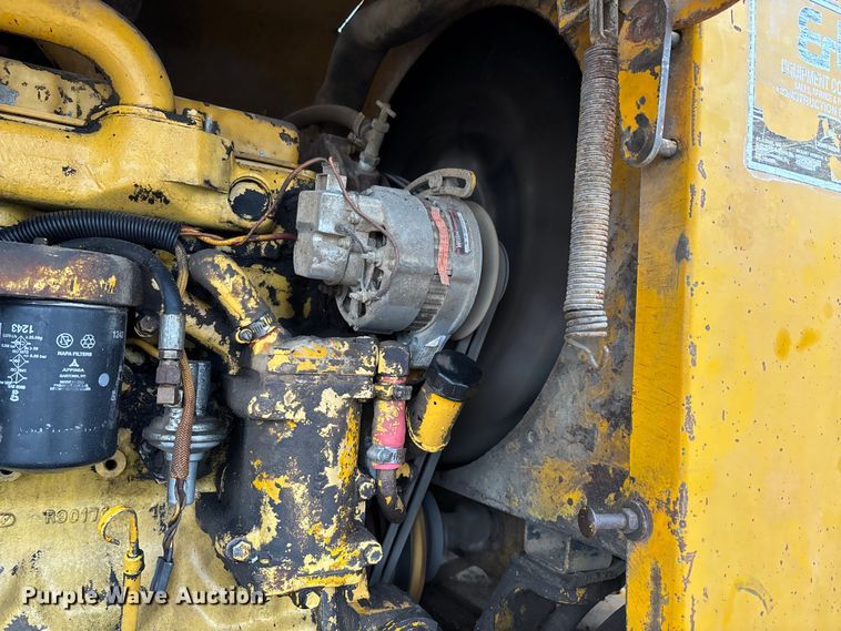 image for item EJ7685 1991 John Deere 670B motor grader