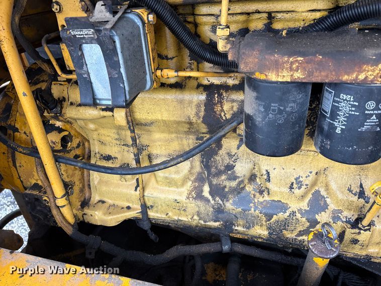 image for item EJ7685 1991 John Deere 670B motor grader