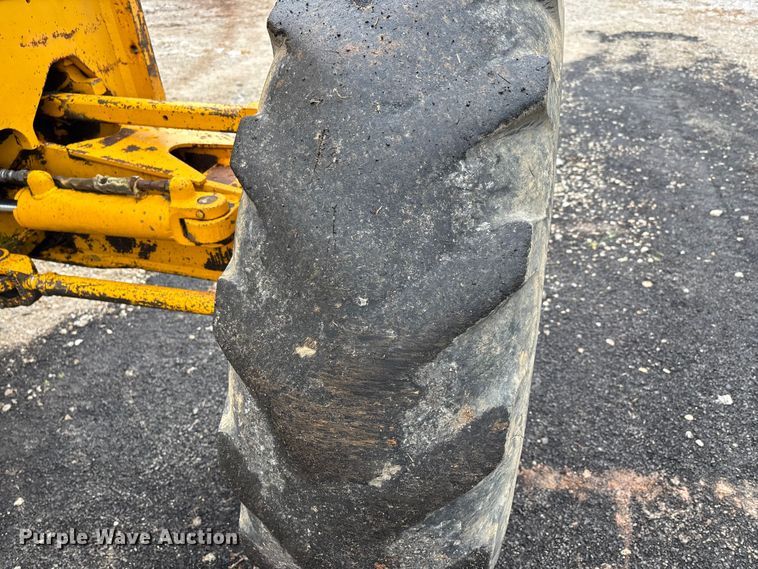 image for item EJ7685 1991 John Deere 670B motor grader