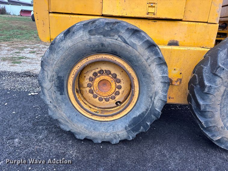 image for item EJ7685 1991 John Deere 670B motor grader