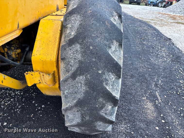 image for item EJ7685 1991 John Deere 670B motor grader