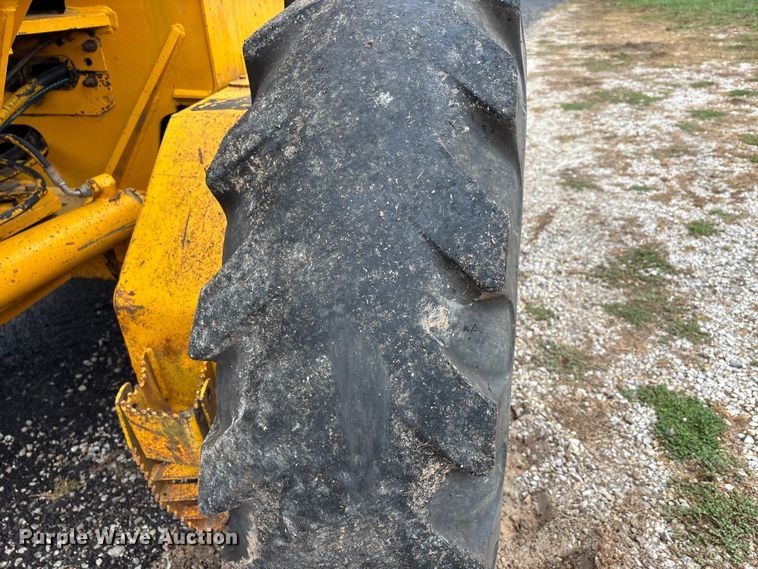 image for item EJ7685 1991 John Deere 670B motor grader