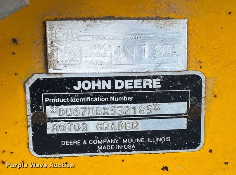 image for item EJ7685 1991 John Deere 670B motor grader
