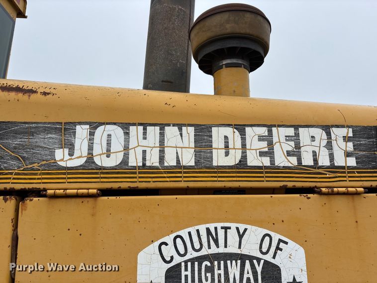 image for item EJ7686 1993 John Deere 670B motor grader