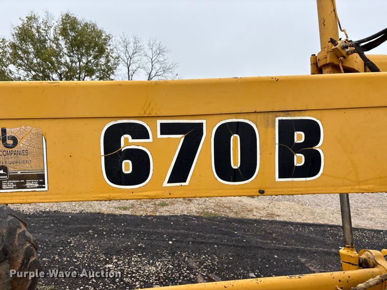 image for item EJ7686 1993 John Deere 670B motor grader