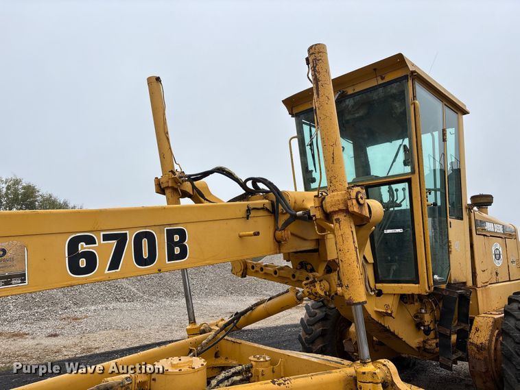 image for item EJ7686 1993 John Deere 670B motor grader