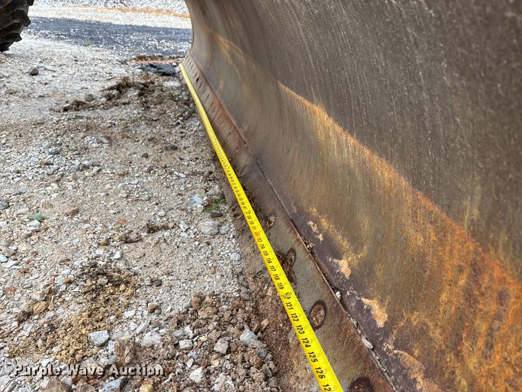 image for item EJ7686 1993 John Deere 670B motor grader