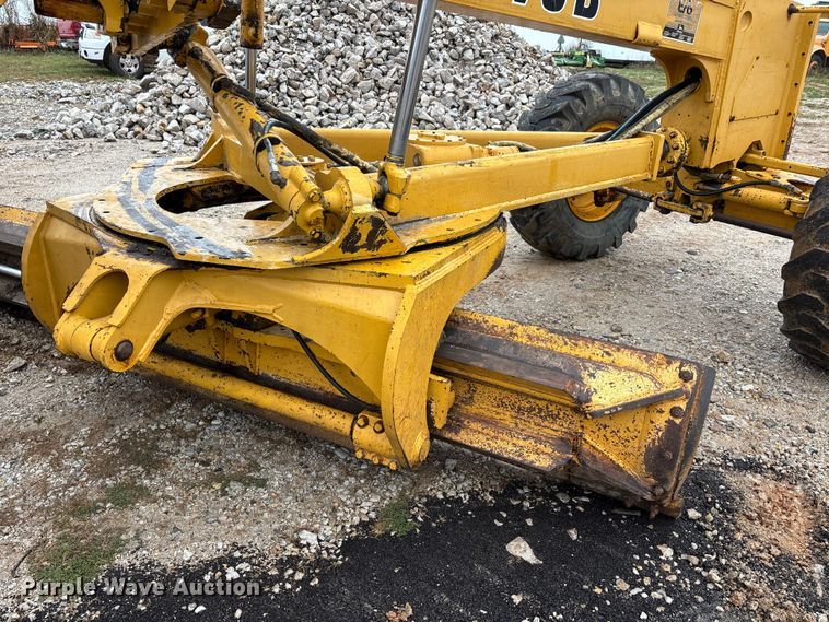 image for item EJ7686 1993 John Deere 670B motor grader