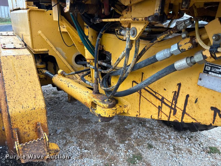 image for item EJ7686 1993 John Deere 670B motor grader