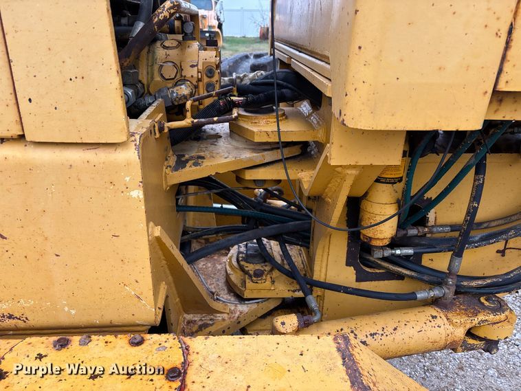 image for item EJ7686 1993 John Deere 670B motor grader