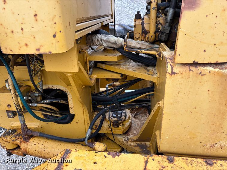 image for item EJ7686 1993 John Deere 670B motor grader