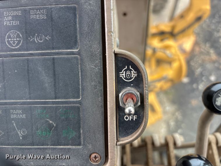 image for item EJ7686 1993 John Deere 670B motor grader