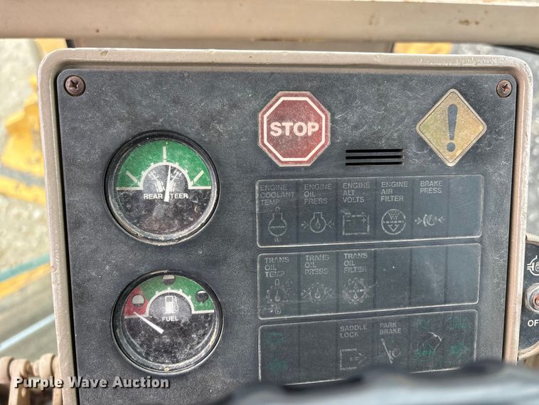 image for item EJ7686 1993 John Deere 670B motor grader