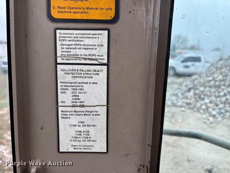 image for item EJ7686 1993 John Deere 670B motor grader