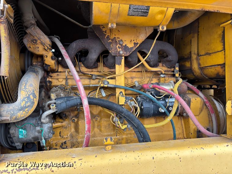 image for item EJ7686 1993 John Deere 670B motor grader