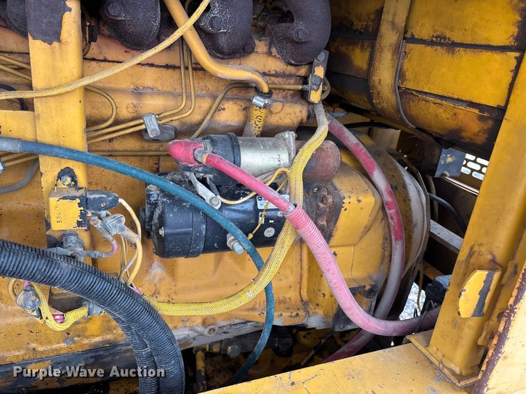 image for item EJ7686 1993 John Deere 670B motor grader