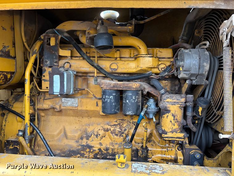image for item EJ7686 1993 John Deere 670B motor grader