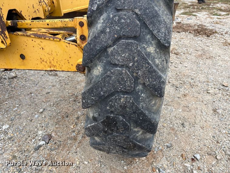 image for item EJ7686 1993 John Deere 670B motor grader