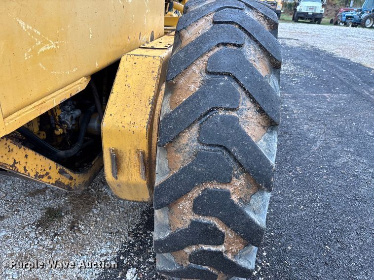 image for item EJ7686 1993 John Deere 670B motor grader