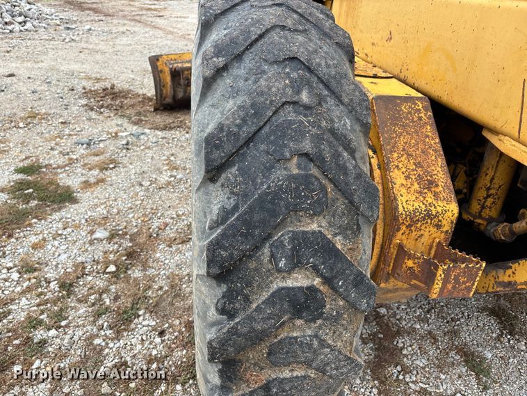 image for item EJ7686 1993 John Deere 670B motor grader