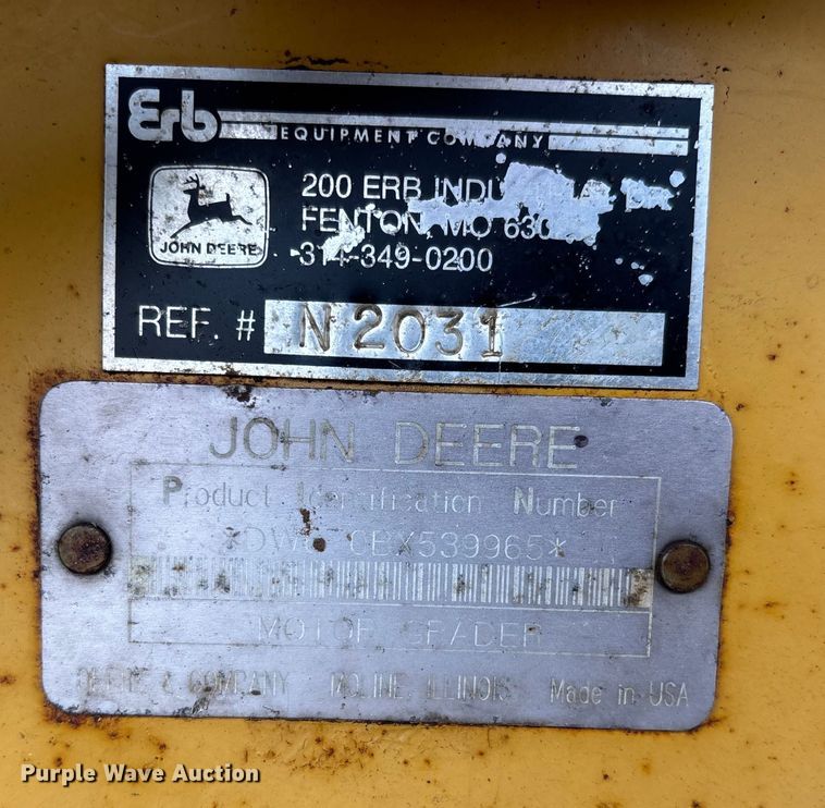 image for item EJ7686 1993 John Deere 670B motor grader