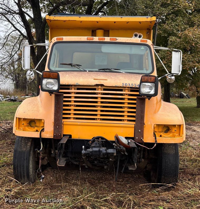 image for item EJ7687 1999 International 4900 dump truck