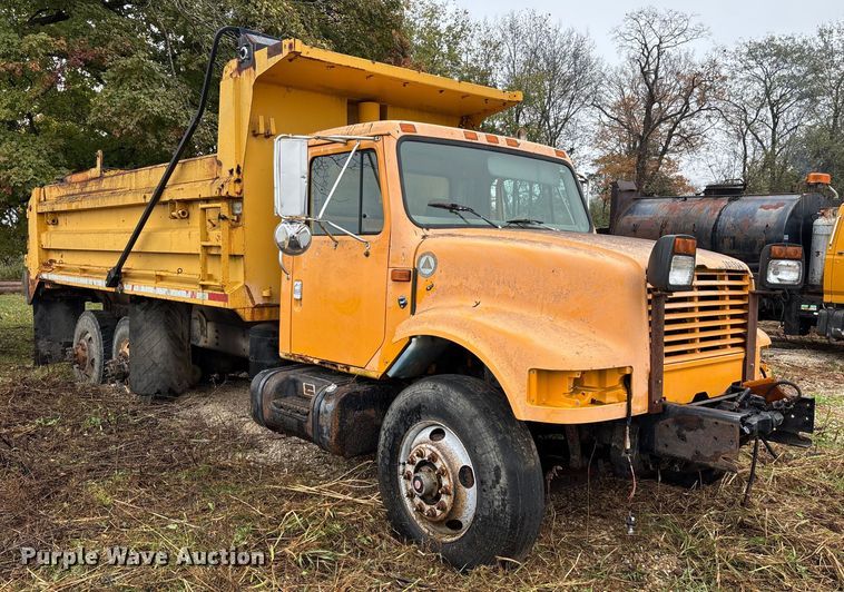 image for item EJ7687 1999 International 4900 dump truck