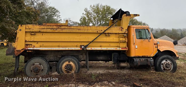 image for item EJ7687 1999 International 4900 dump truck