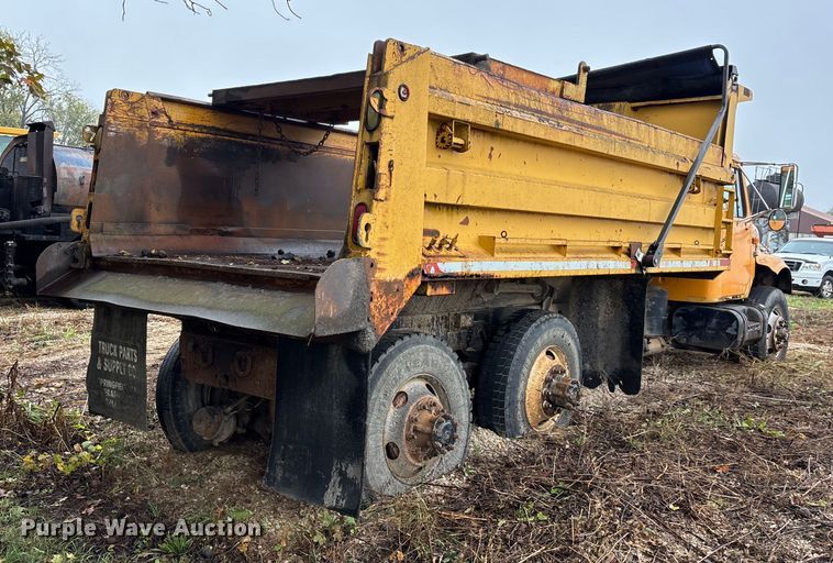 image for item EJ7687 1999 International 4900 dump truck